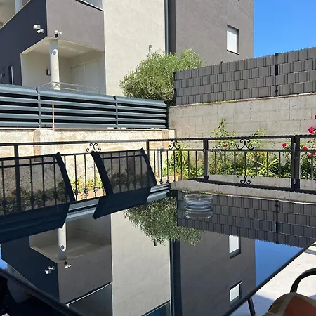 Rooms&apartment Hegic *