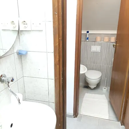 Rooms&apartment Hegic *
