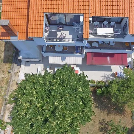Rooms&apartment Hegic *