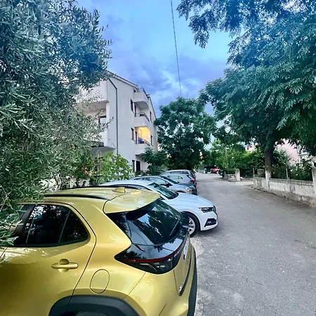 & Hegic With Parking דירה